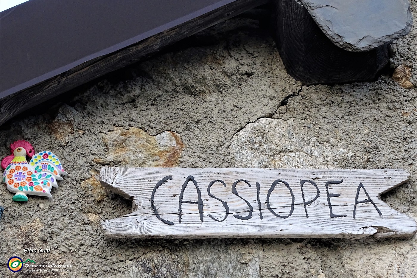 96 Passaggio alla Baita Cassiopea (1792 m) da poco ristrutturata.JPG